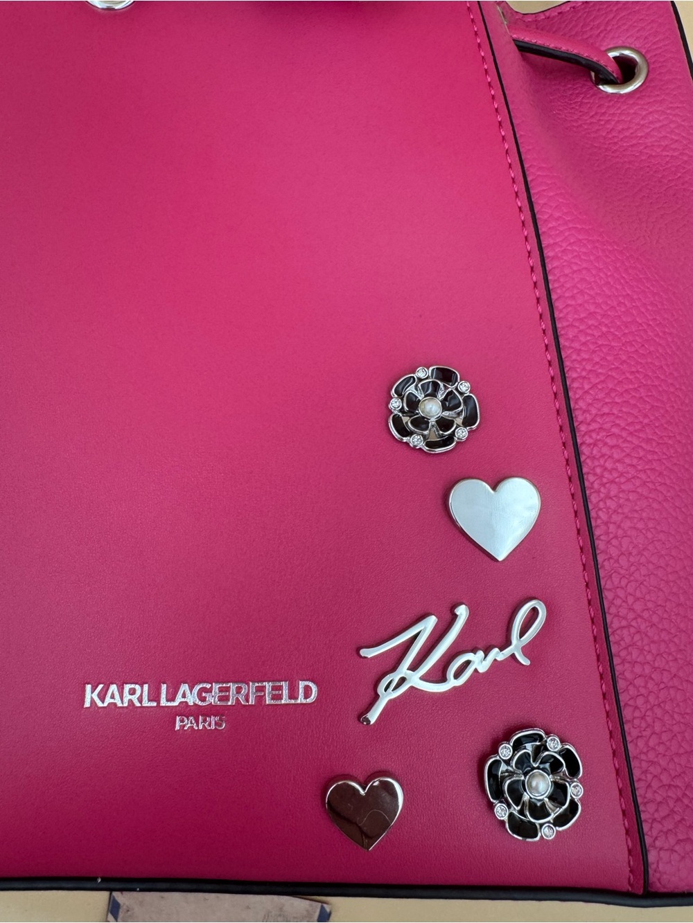 Pink Drawstring Bucket Crossbody Bag + KARL & CHOUPETTE DUO BAG CHARM - Picture 14 of 17